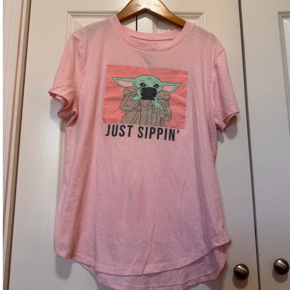 Star Wars Fifth Sun Baby Yoda Grogu Just Sippin Pink Graphic Tee Shirt XL